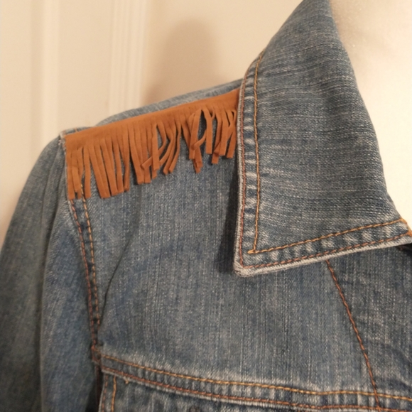 upcycled western style fringe studded stars blue jean denim jacket - Picture 9 of 10